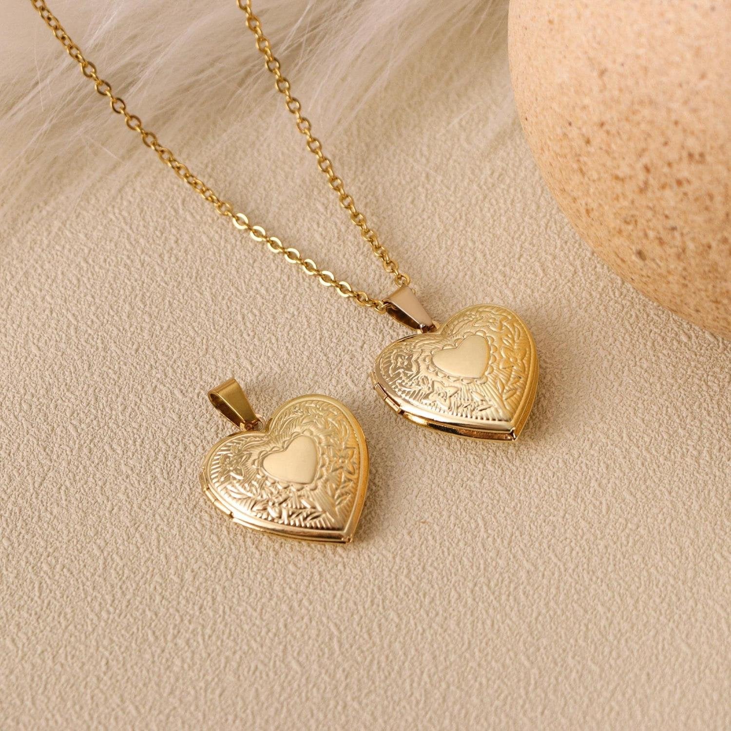 Heritage Floral Personalized Photo Locket