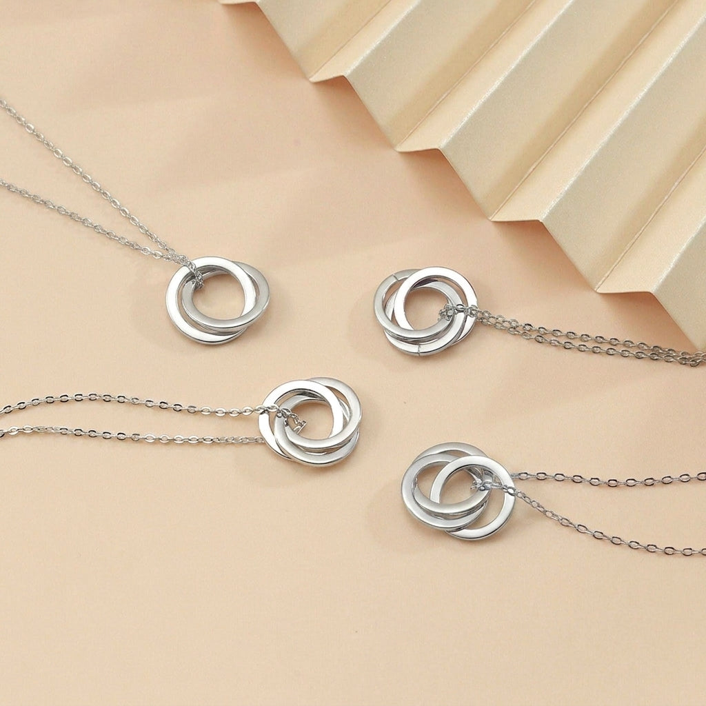 Personalized Linked Circles Family Name Necklace