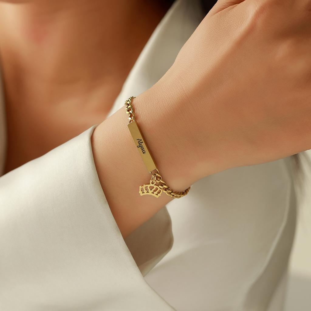 Gold Personalized Engraved Name Bracelet Alyssa onlytext