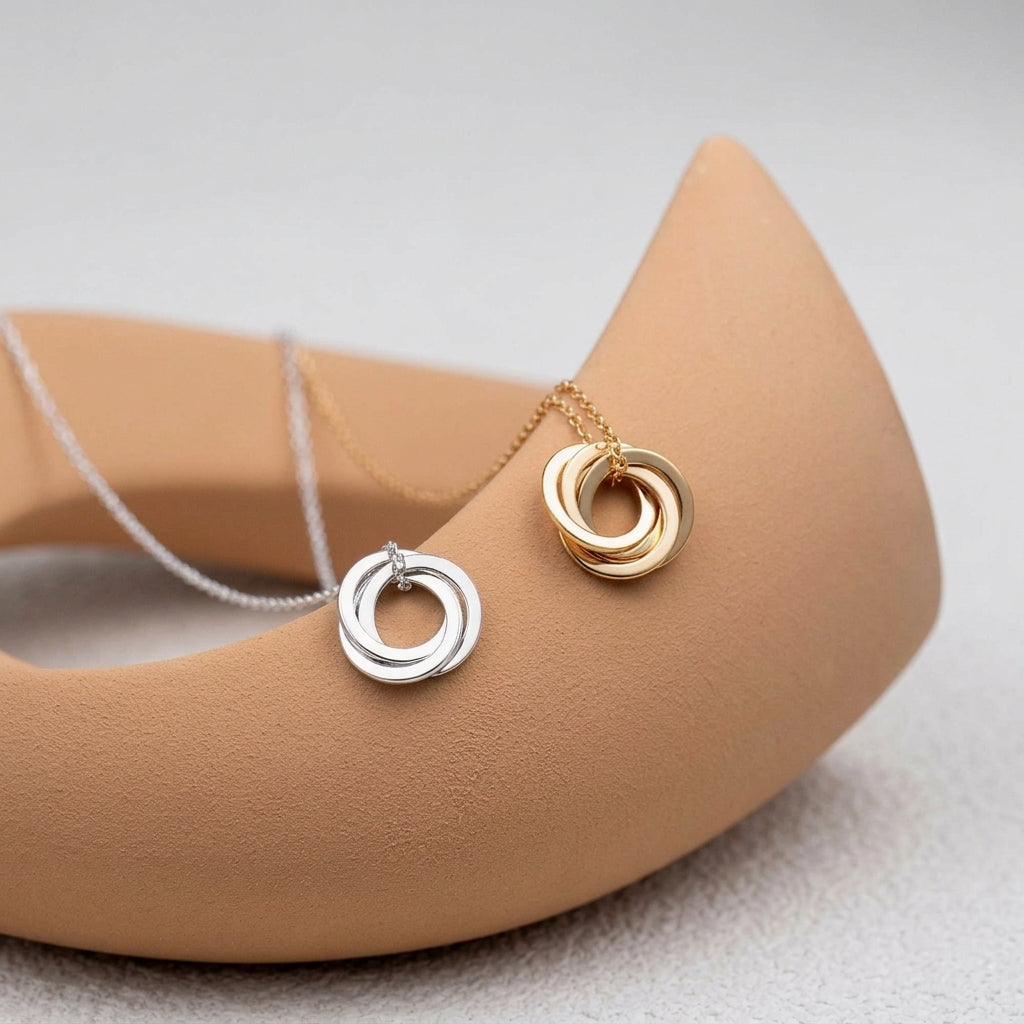 Personalized Linked Circles Family Name Necklace