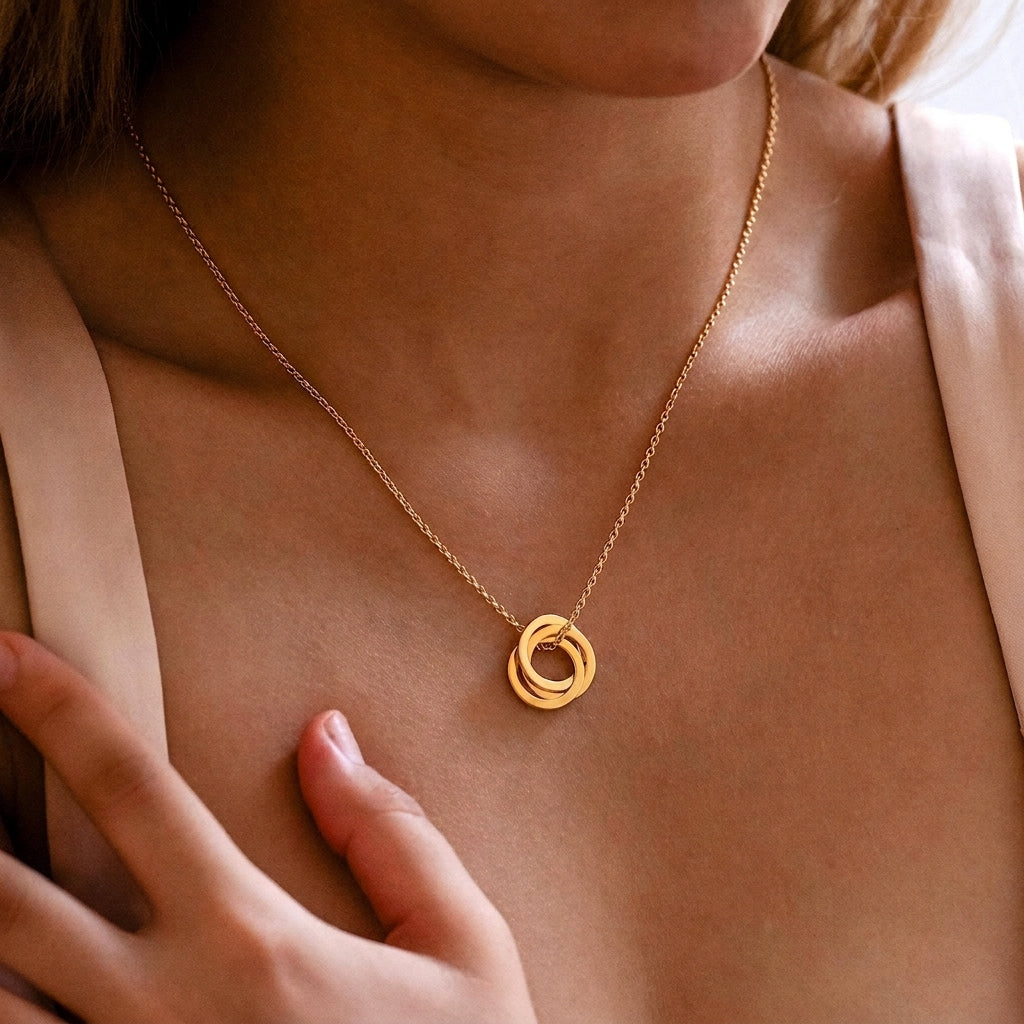 Personalized Linked Circles Family Name Necklace